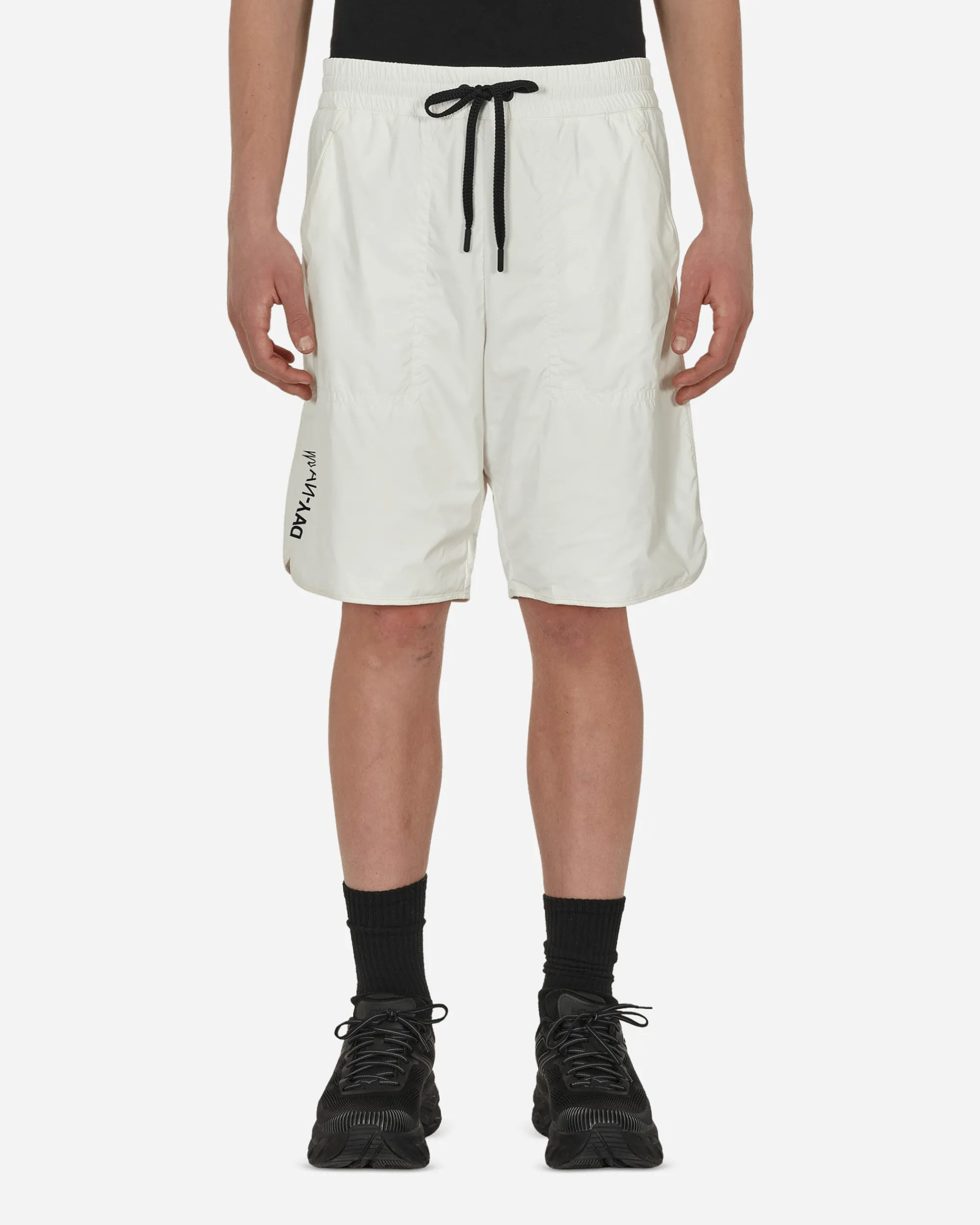 Moncler Grenoble Shorts^Day-Namic Shorts White