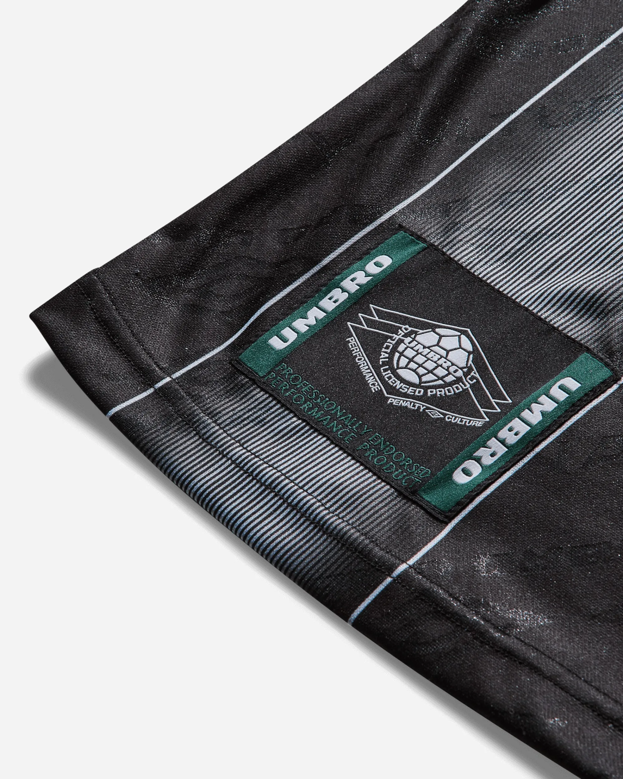 Umbro T-Shirts^Men's Soccer V-Neck Longsleeve T-Shirt Black