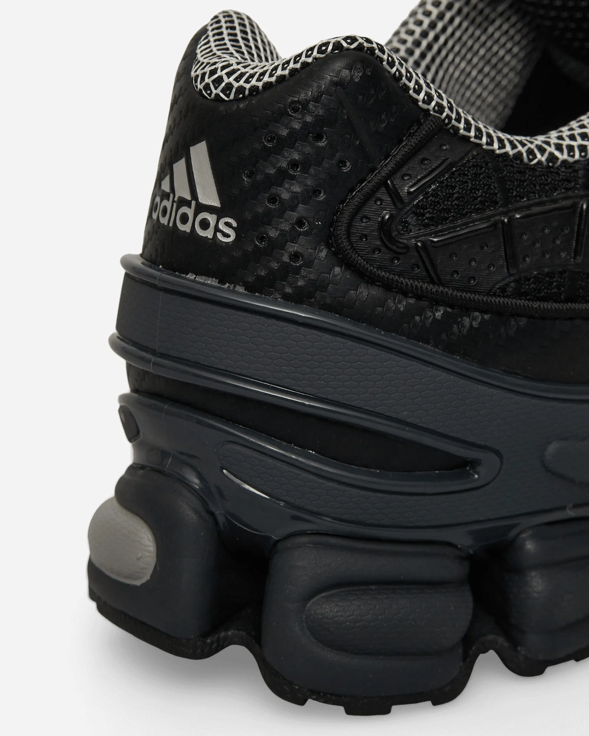 adidas Sneakers·Low|Sneakers^Ozweego Pro Sneakers Core Black / Iron Metallic / Grey Six