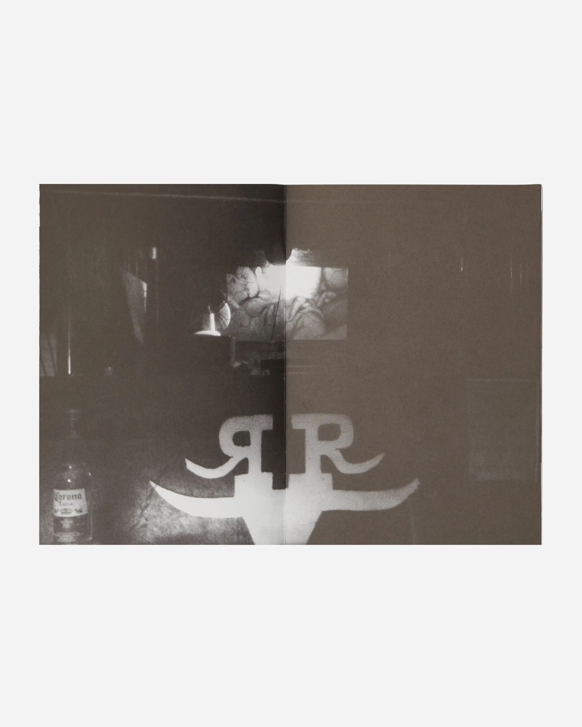 Innen Publishing Magazines^Ron Morelli: Animal Parts: Decaying World Photos 2009-2018 Zine