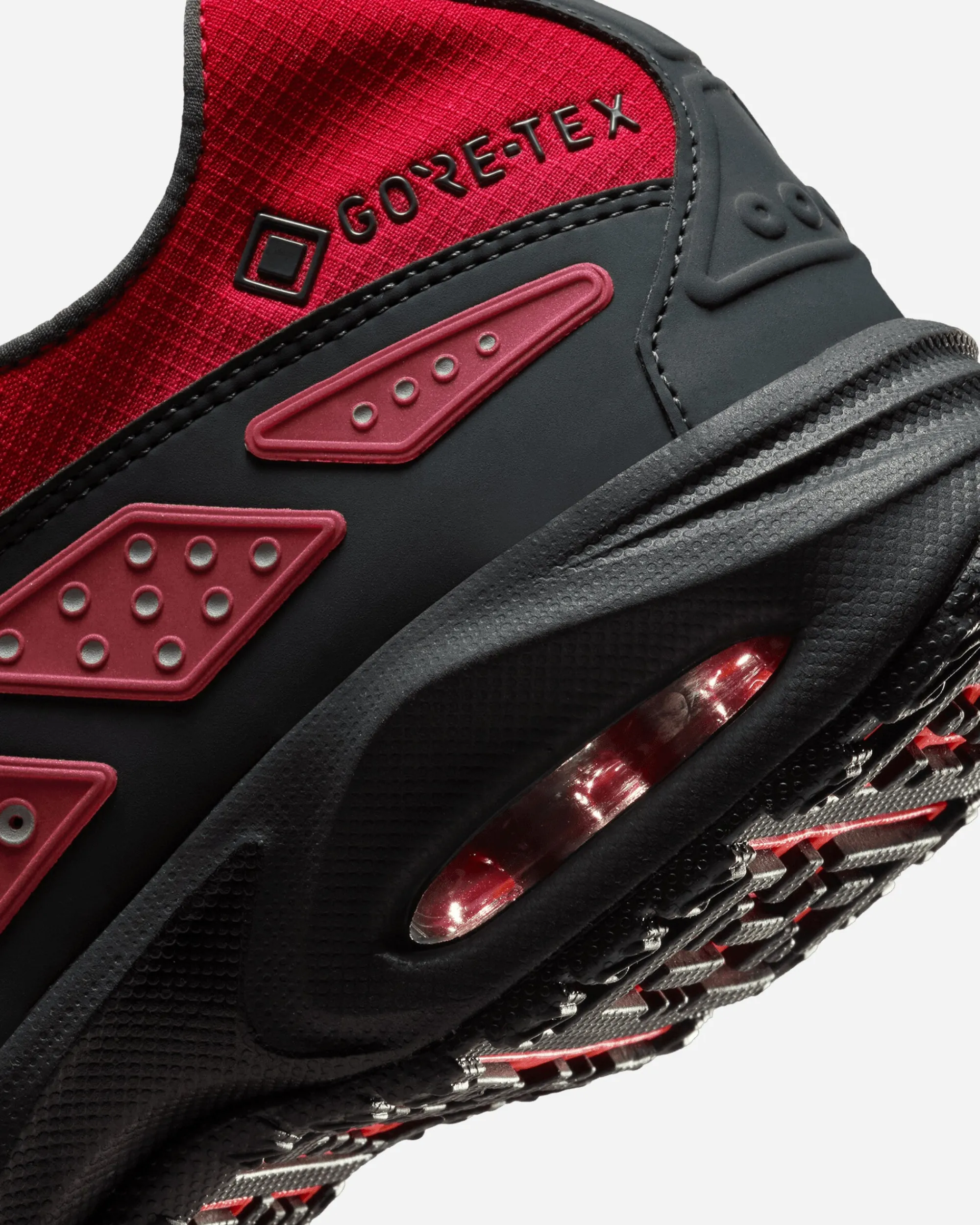 Nike Sneakers·Low|Sneakers^Women's Air Max SNDR GORE-TEX Sneakers Fire Red / Dark Smoke Grey